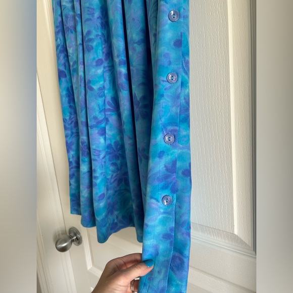 Liz Claiborne 100% Silk high waisted Skirt (fits like an XS) - Picture 5 of 6